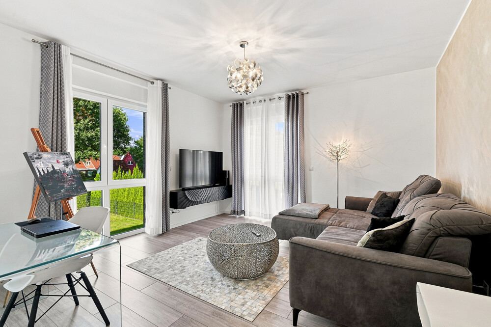 Weiteres Zimmer im Obergeschoss des Stadthauses in Bad Bramstedt mit Sitzecke.