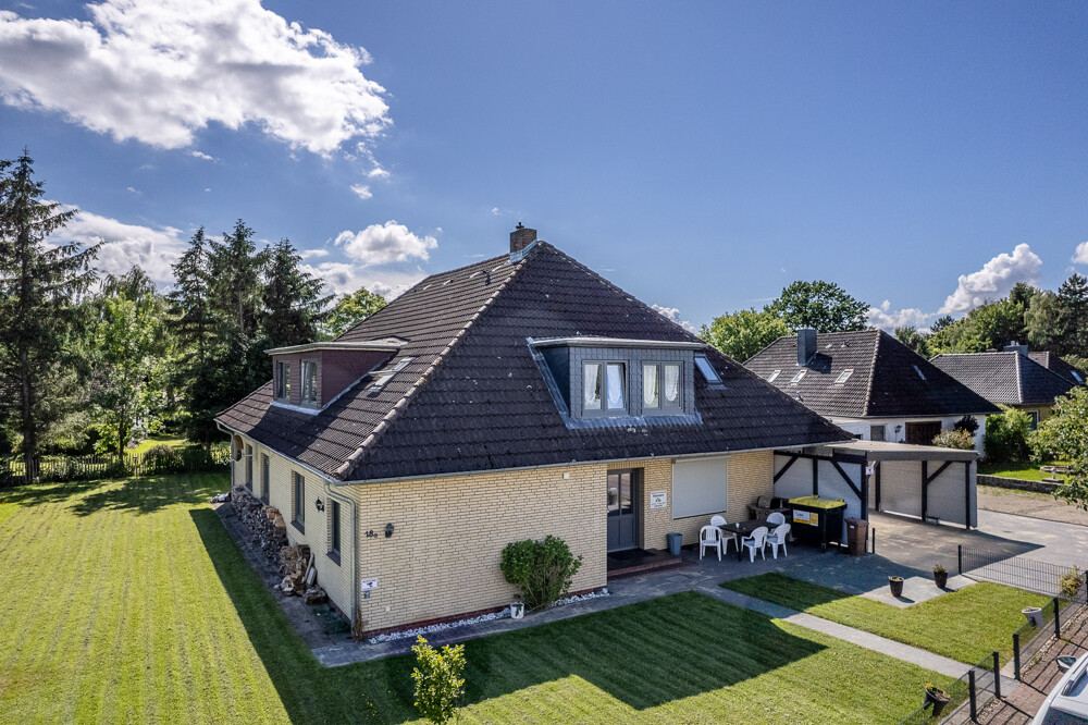 Außenbereich des Mehrfamilienhauses in Brokdorf, Aufnahme 1.