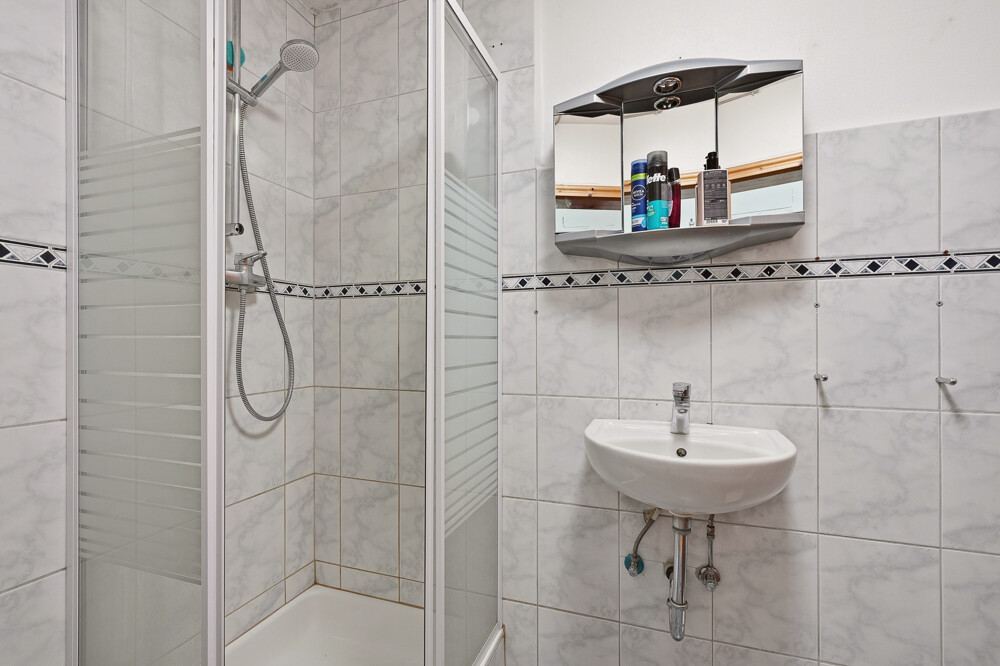 Badezimmer des Mehrfamilienhauses in Brokdorf, Aufnahme 2.