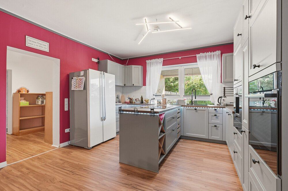 Moderne Einbauküche im Mehrfamilienhaus Brokdorf.