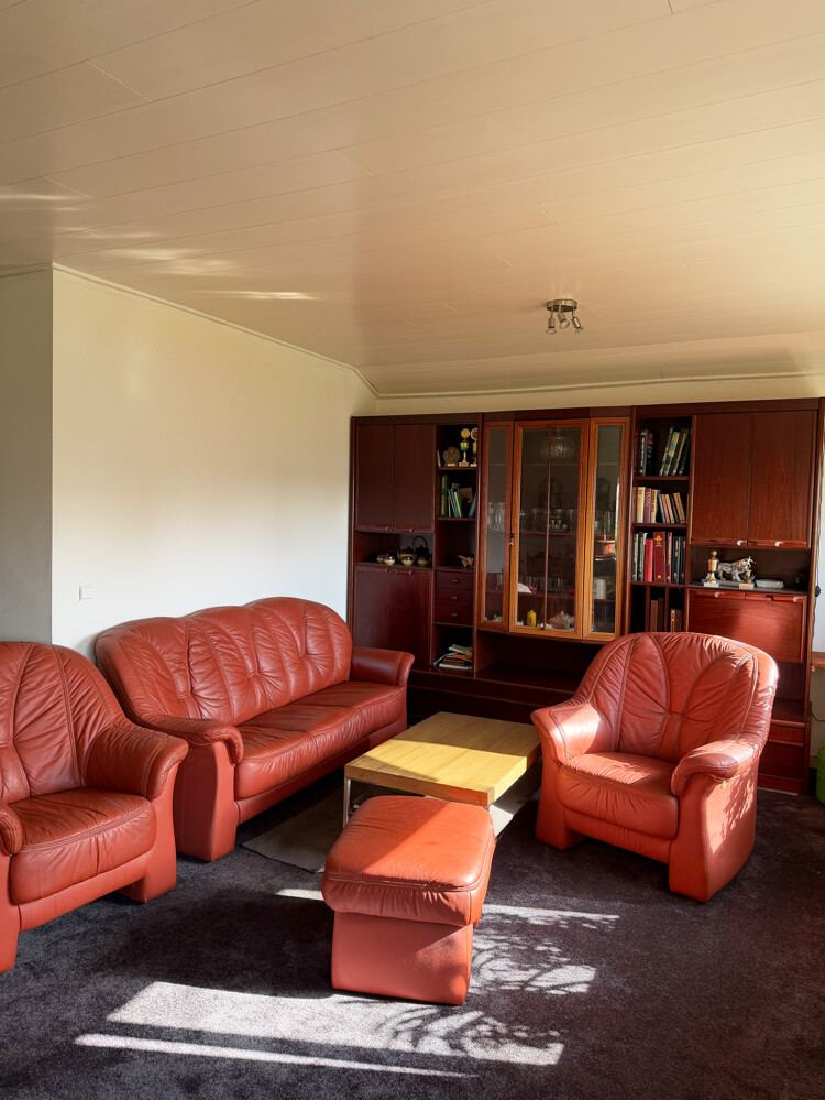 Wohnzimmer der Wohnung in Hemdingen, Blick zur Schrankwand.
