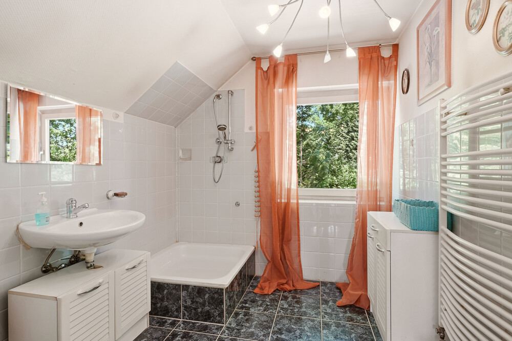 Badezimmer des Einfamilienhauses in Kaltenkirchen, Aufnahme 2.