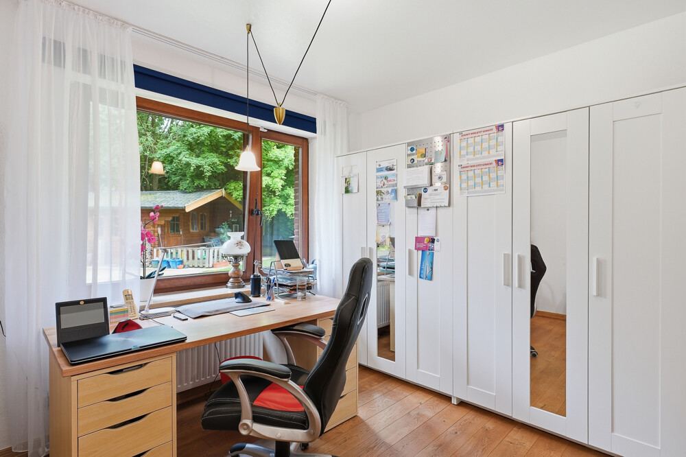 Arbeitszimmer im Erdgeschoss des Einfamilienhauses in Quarnstedt.