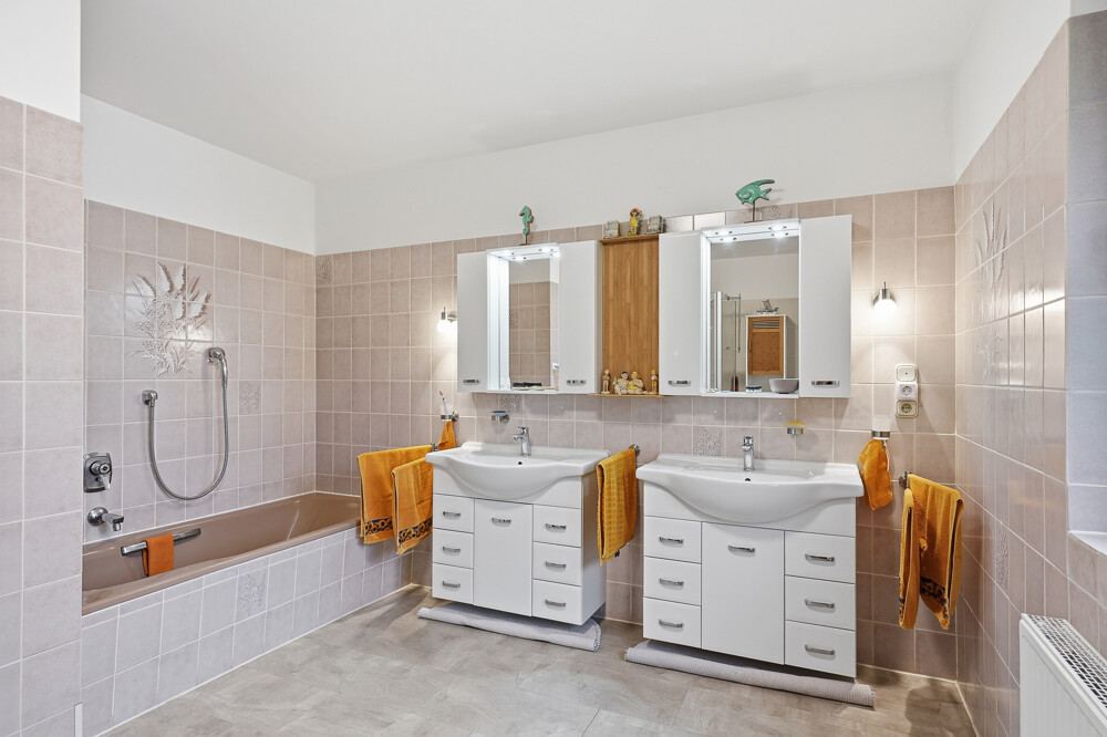 Badezimmer im Erdgeschoss des Einfamilienhauses in Quarnstedt, Aufnahme 1.