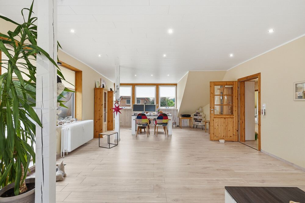 Wohnzimmer im Obergeschoss des Einfamilienhauses in Quarnstedt, Aufnahme 2.